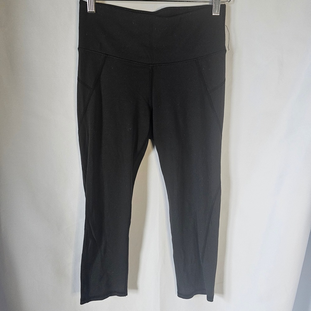 Athleta Black Capris Leggings‎ Cropped Athleisure Workout Womens Size S